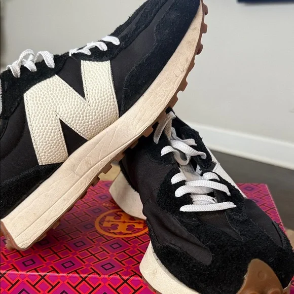 New Balance Black and White Women's Sneakers - Picture 2 of 4